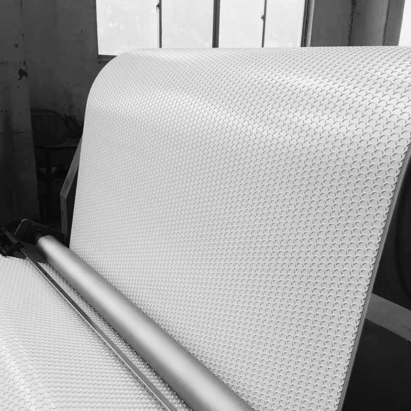 Crescent Top White PVC Conveyor Belt-UYANG BELTING