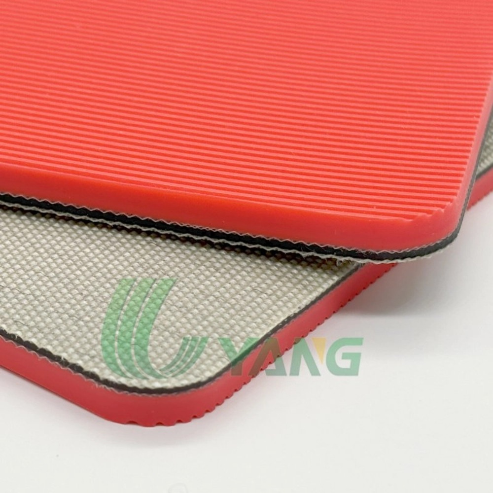 Longitudinal rib Red rubber coated conveyor belt
