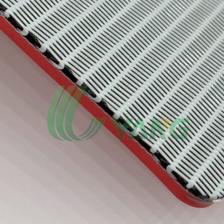 Red rubber conveyor belt for wood