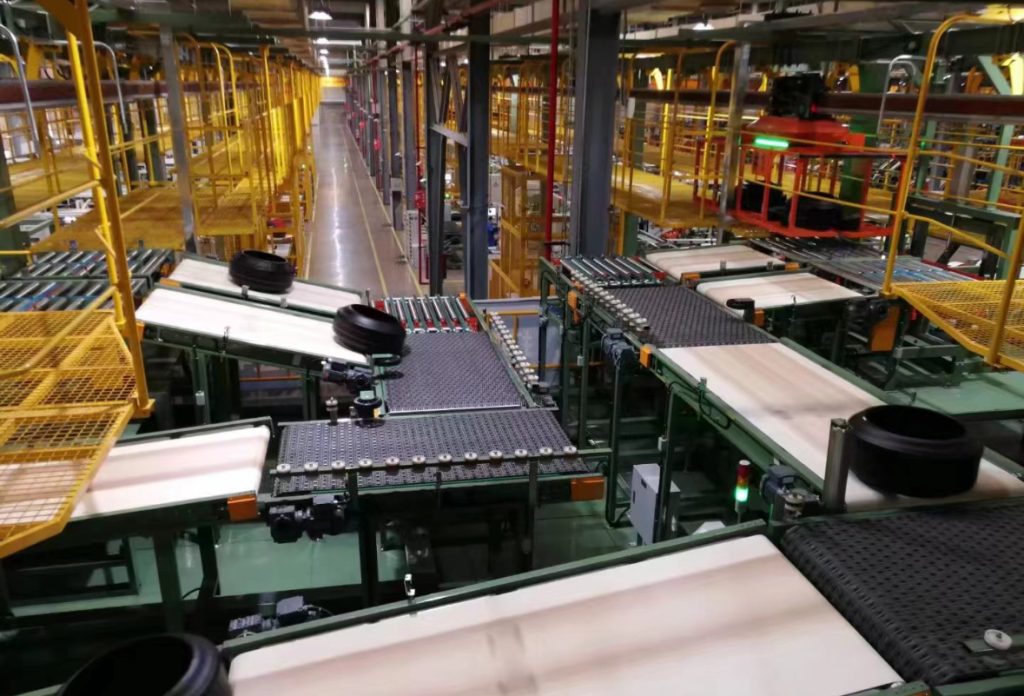 Conveyor belt for tire production